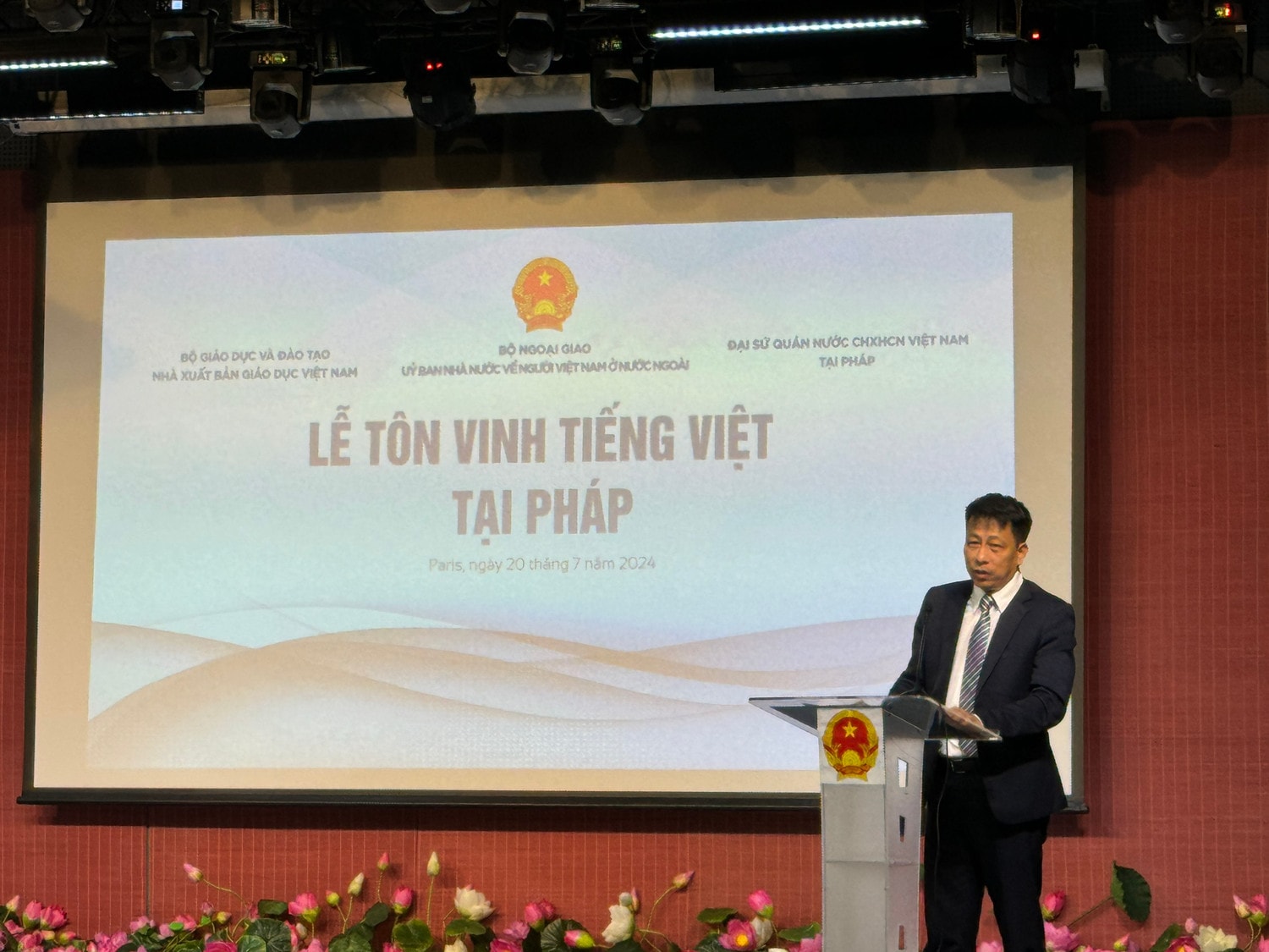 Khai trương Tủ sách tiếng Việt phục vụ cộng đồng năm 2024 tại Pháp -0