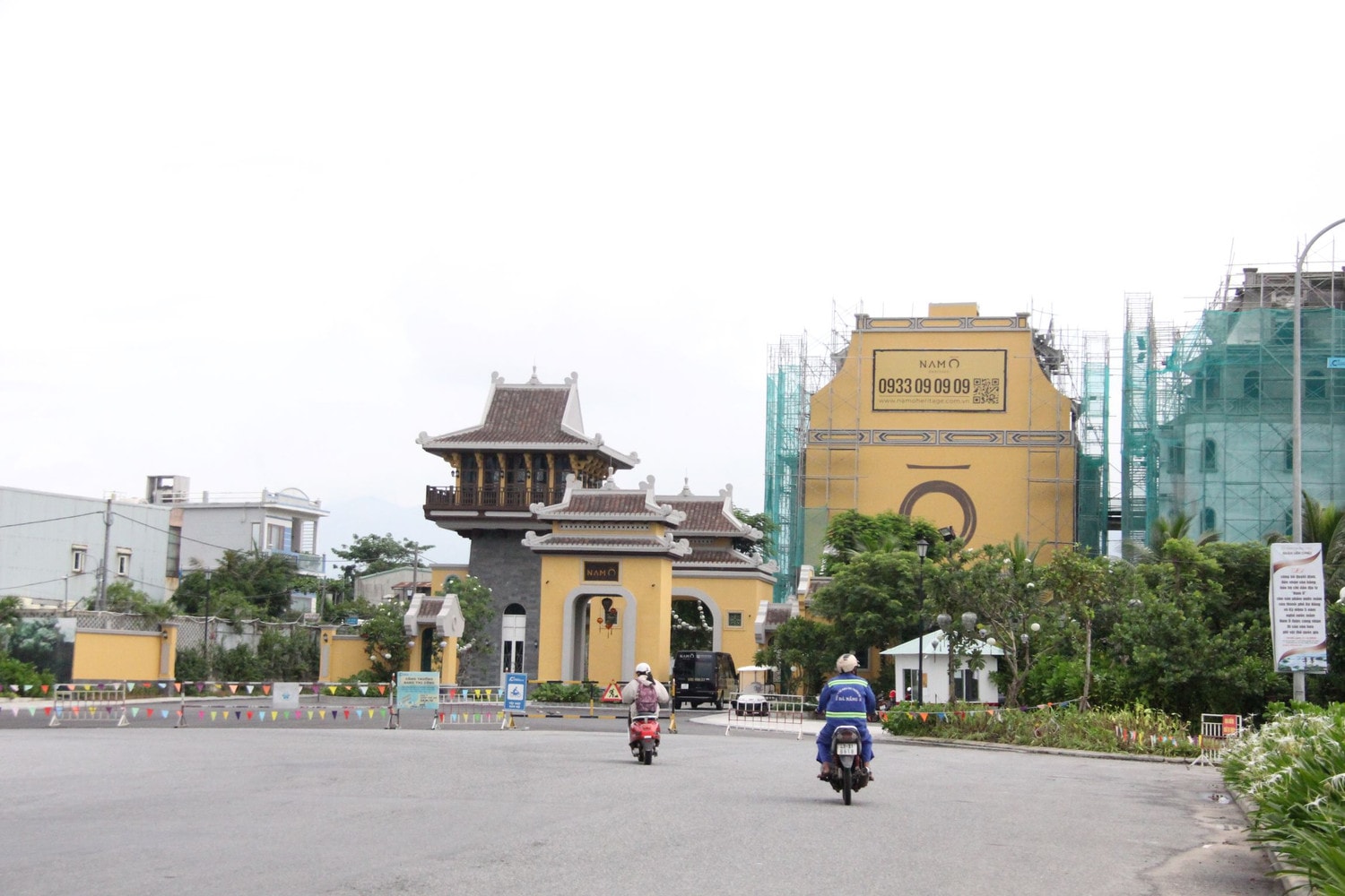 Dự án Khu du lịch sinh thái Nam Ô đang được khẩn trương xây dựng Khu du lịch sinh thái Nam Ô của Trung Thủy Group xâm phạm hành lang bảo vệ cầu đường sắt: Rào lại và tiếp tục thi công -0
