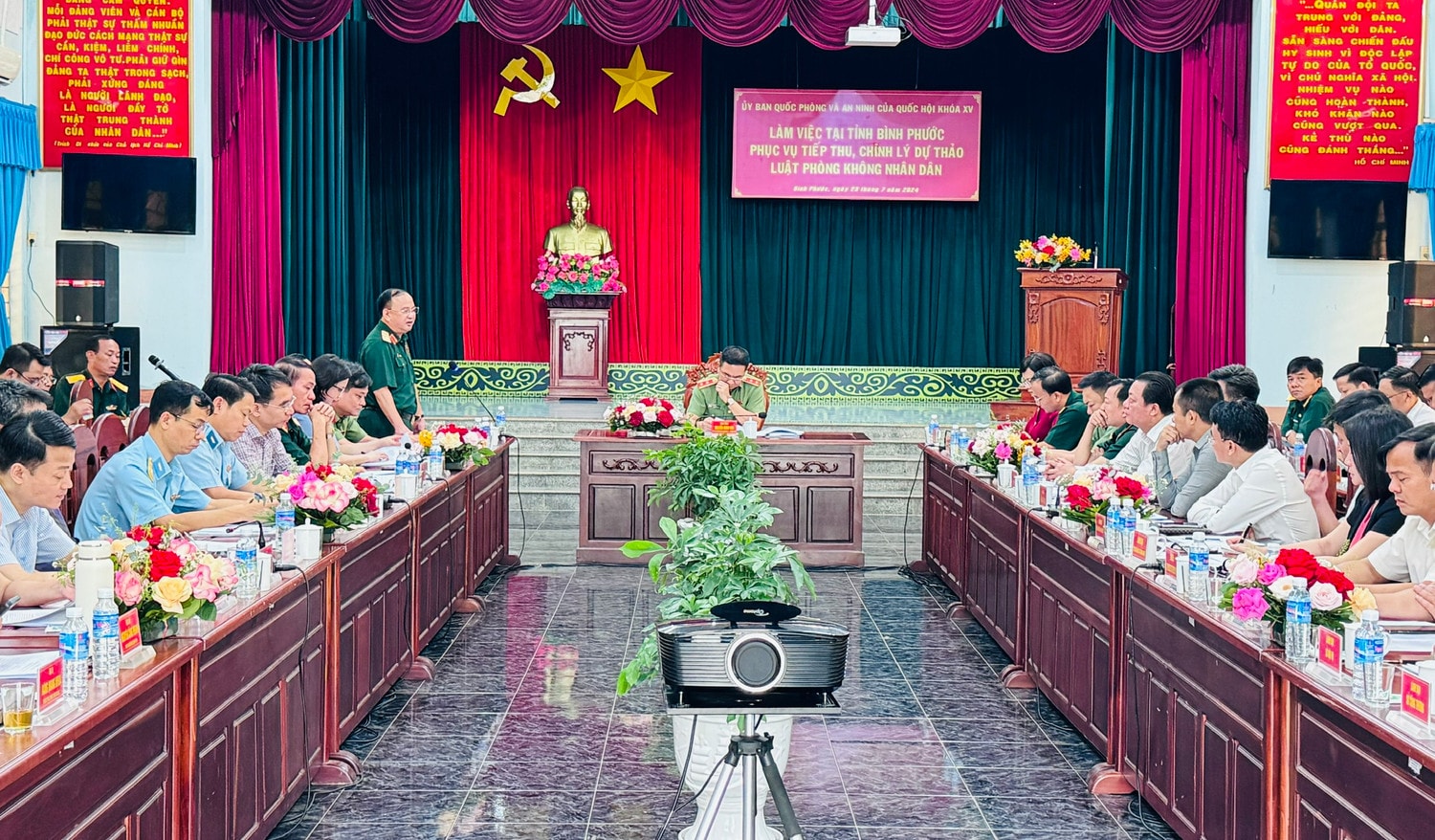 Quang cảnh cuộc làm việc 