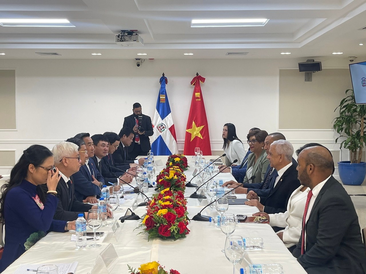 Đoàn Ủy ban Đối ngoại thăm làm việc tại Cộng hoà Dominicana