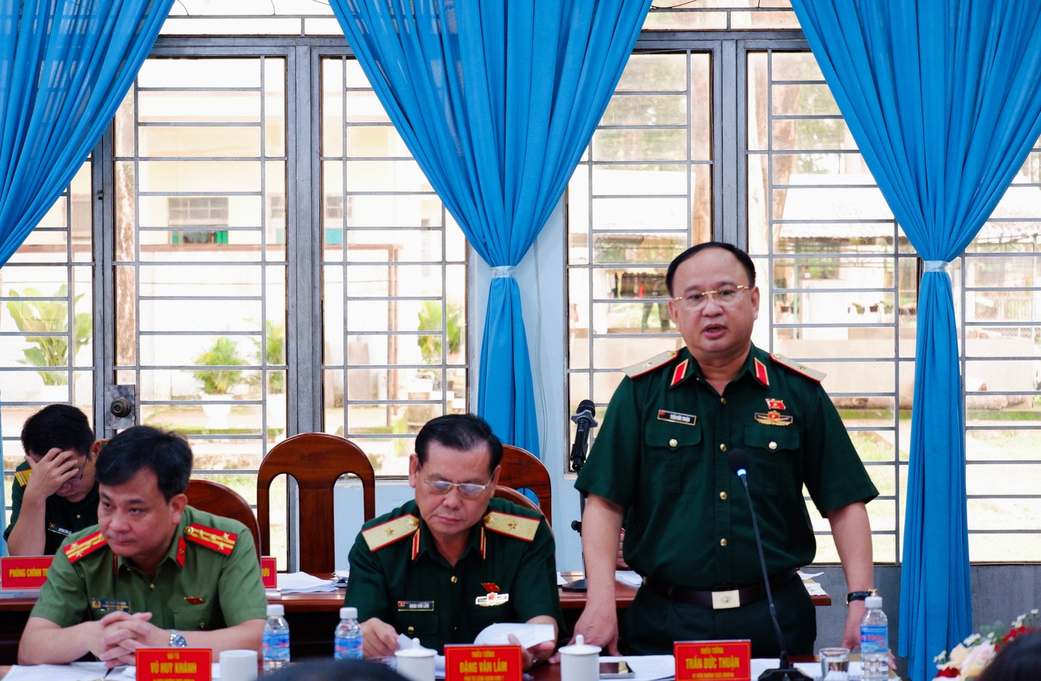 Ủy viên Thường trực Ủy ban Quốc phòng và An ninh, Thiếu tướng Trần Đức Thuận phát biểu tại cuộc làm việc