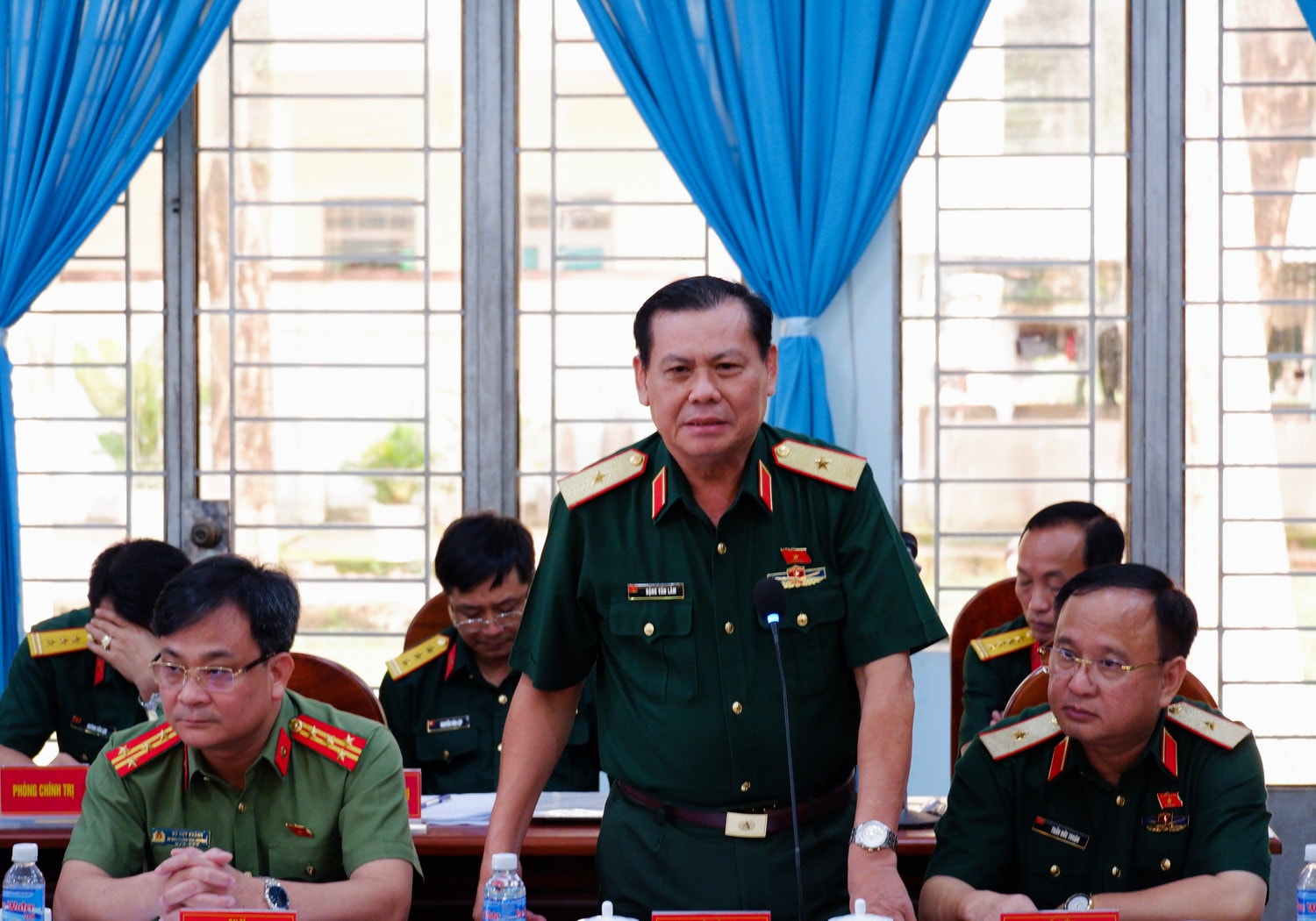 Phó Tư lệnh Quân khu 7, Thiếu tướng Đặng Văn Lẫm phát biểu tại cuộc làm việc 