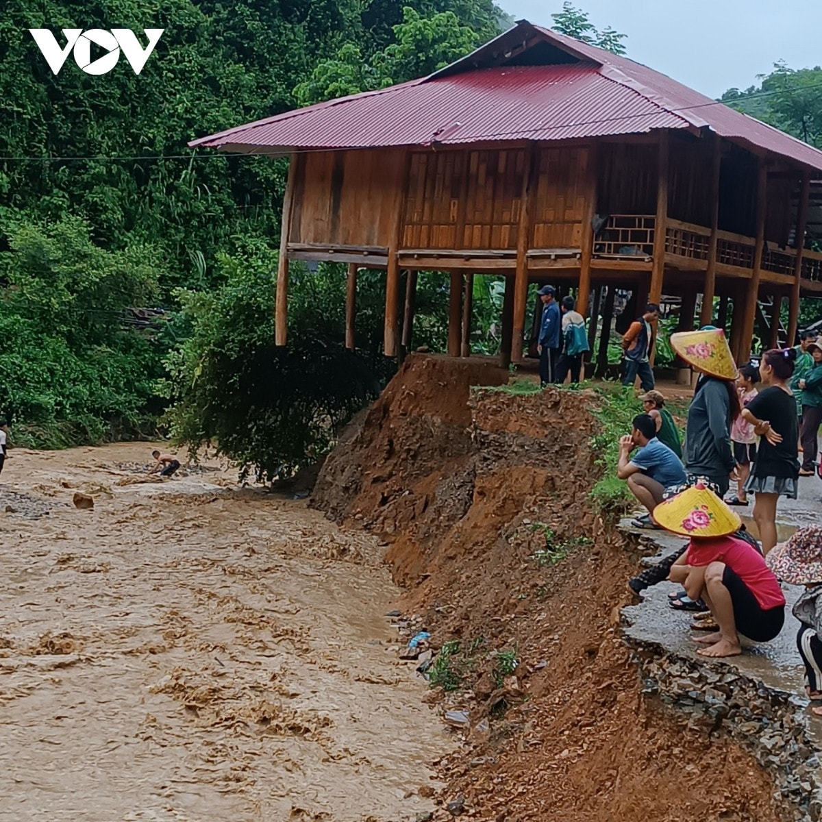 mua lu o son la lam 9 nguoi chet va mat tich, gan 400 nha dan bi anh huong hinh anh 3