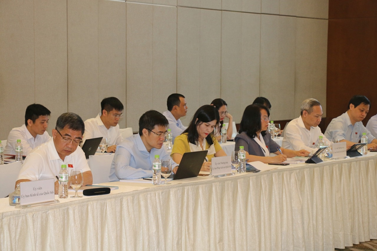 Các đại biểu tham dự hội thảo Hoàn thiện các quy định pháp luật về quy hoạch đô thị và nông thôn