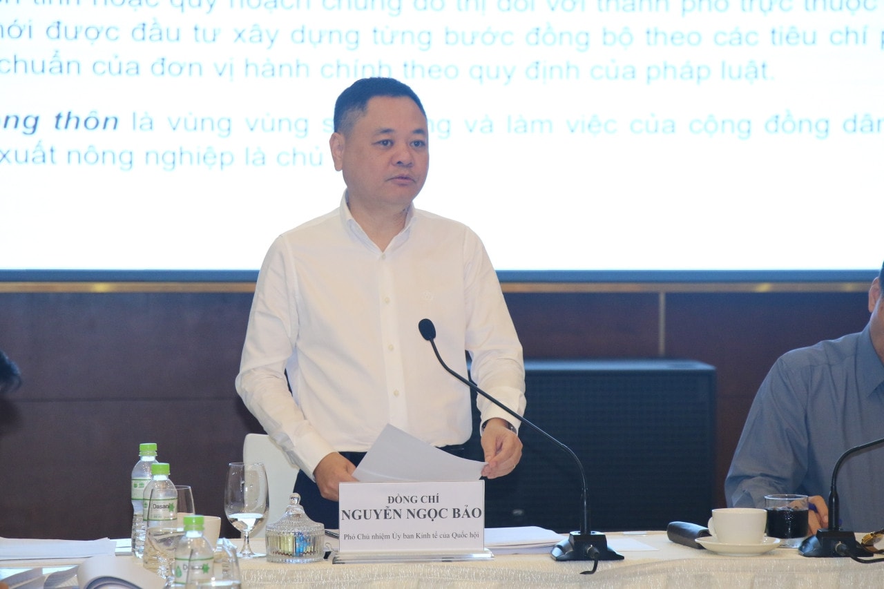 Phó Chủ nhiệm Ủy ban Kinh tế Nguyễn Ngọc Bảo phát biểu tại hội thảo Hoàn thiện các quy định pháp luật về quy hoạch đô thị và nông thôn