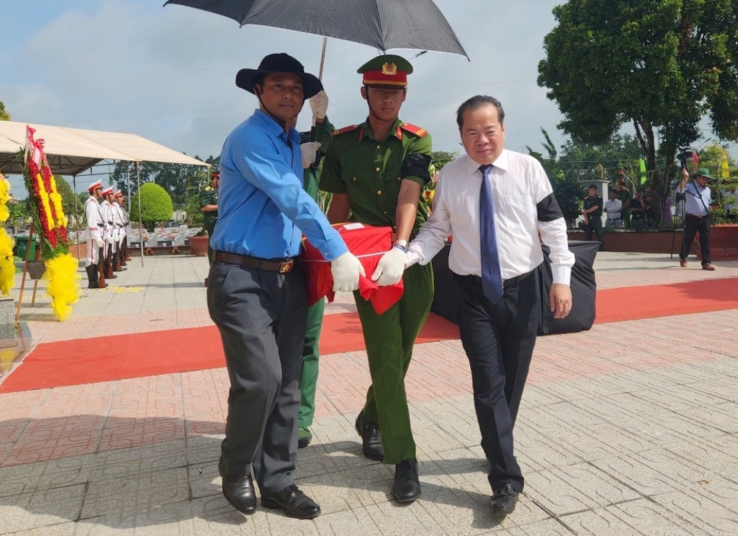Kiên Giang: Truy điệu, an táng 28 hài cốt liệt sĩ