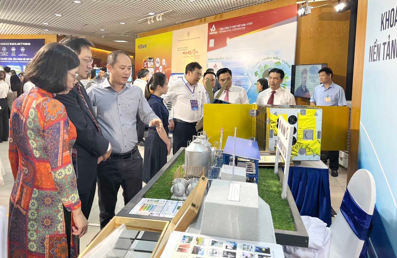 Phát triển khoa học và công nghệ phục vụ sự nghiệp công nghiệp hóa, hiện đại hóa -0