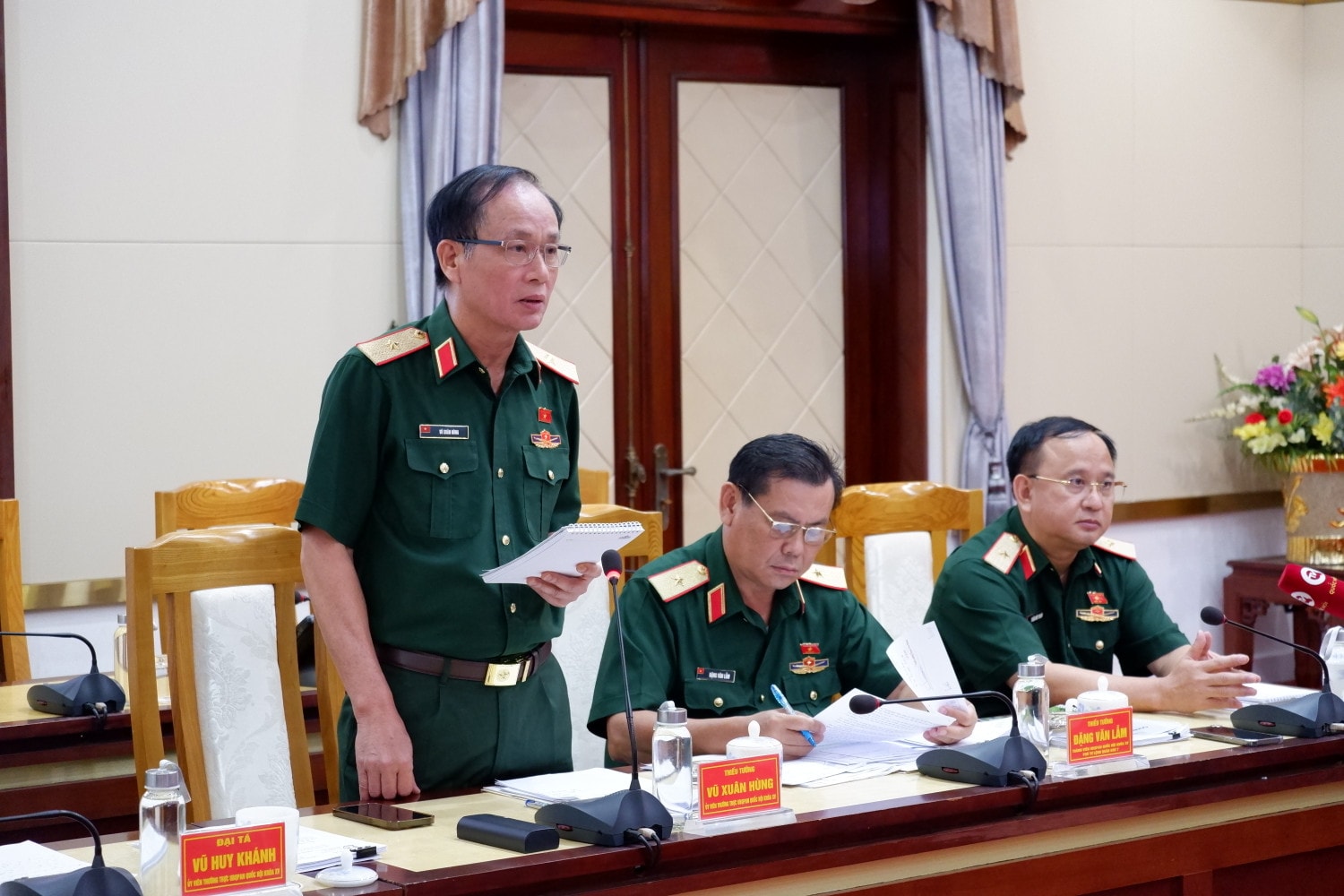 Ủy viên Thường trực Ủy ban Quốc phòng và An ninh, Thiếu tướng Vũ Xuân Hùng phát biểu tại cuộc làm việc