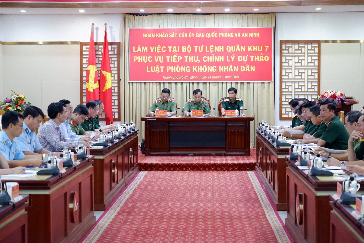 Quang cảnh cuộc làm việc 