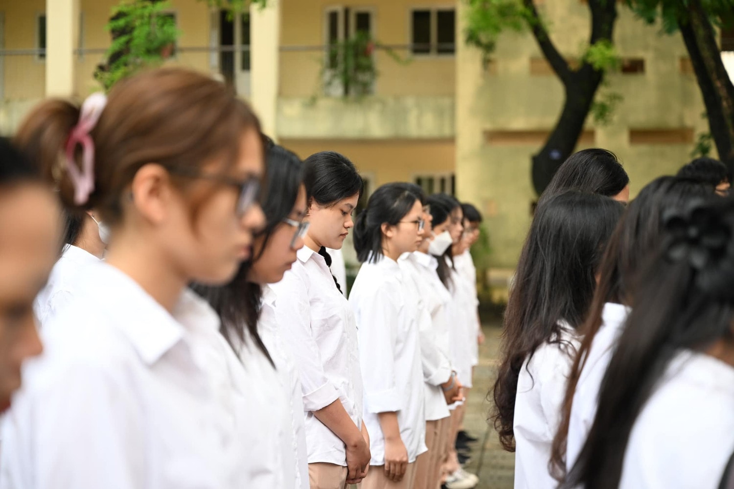 Thầy trò Trường THPT Nguyễn Gia Thiều tưởng niệm Tổng Bí thư Nguyễn Phú Trọng -0