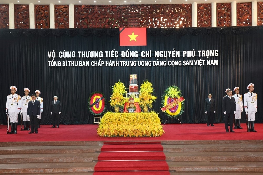 The body of Party General Secretary Nguyen Phu Trong is laid in state at the National Funeral Hall in Hanoi. (Photo: VNA) State funeral held for Party General Secretary Nguyen Phu Trong -0