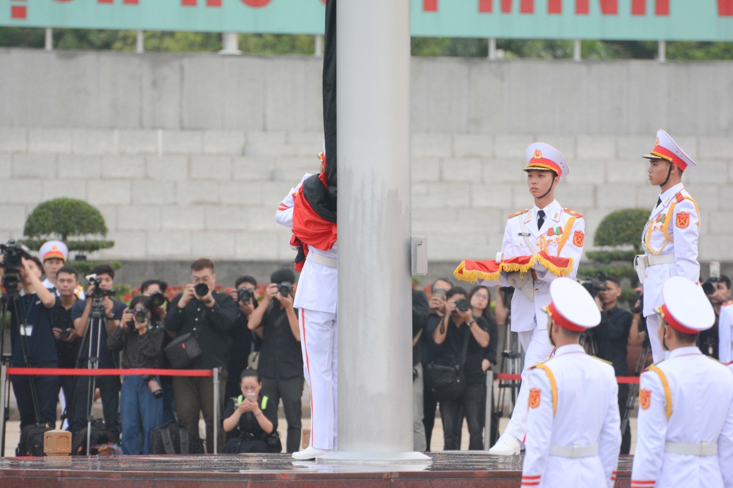 Trang nghiêm Lễ thượng cờ rủ Quốc tang Tổng Bí thư Nguyễn Phú Trọng -0