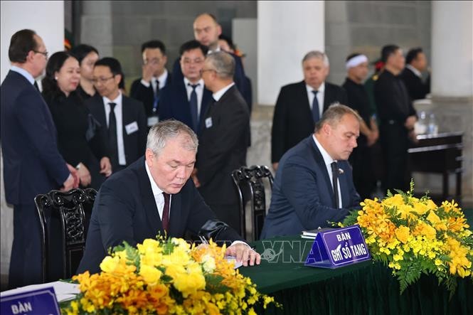 Lãnh đạo nhiều nước, các Đại sứ, tổ chức quốc tế viếng Tổng Bí thư Nguyễn Phú Trọng -0