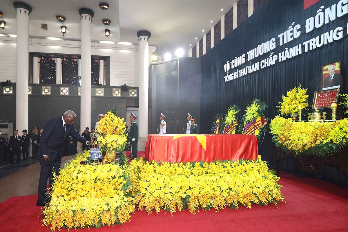 Lãnh đạo nhiều nước, các Đại sứ, tổ chức quốc tế viếng Tổng Bí thư Nguyễn Phú Trọng -1
