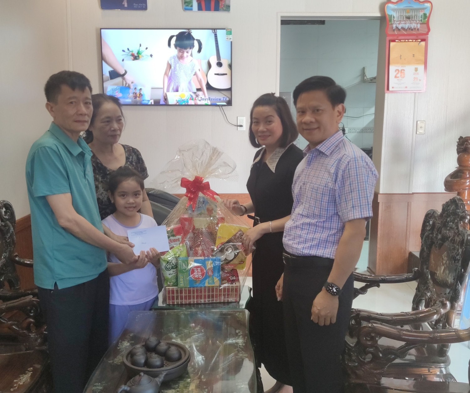 Đoàn ĐBQH và HĐND tỉnh Quảng Bình thăm hỏi, tri ân các gia đình liệt sỹ -0