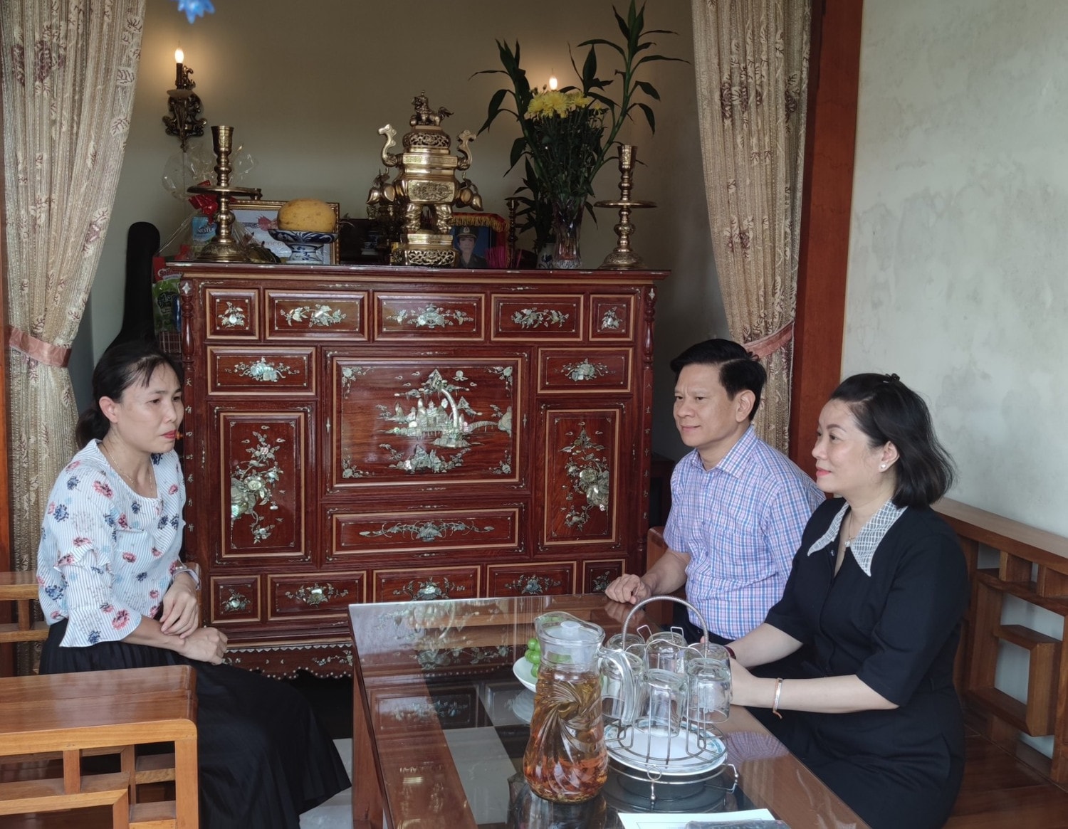 Đoàn ĐBQH và HĐND tỉnh Quảng Bình thăm hỏi, tri ân các gia đình liệt sỹ -0