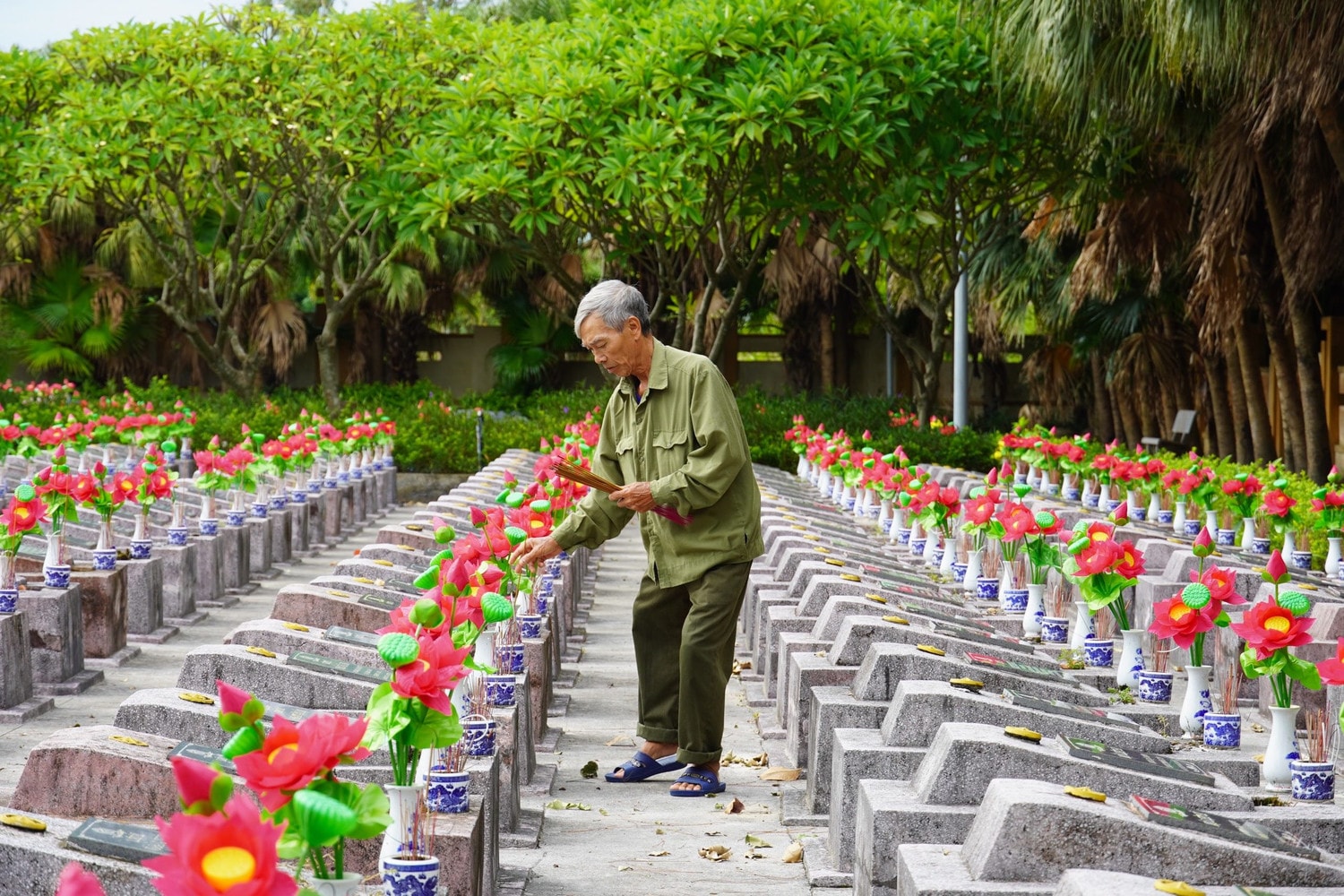 Canh giấc bình yên cho đồng đội -0