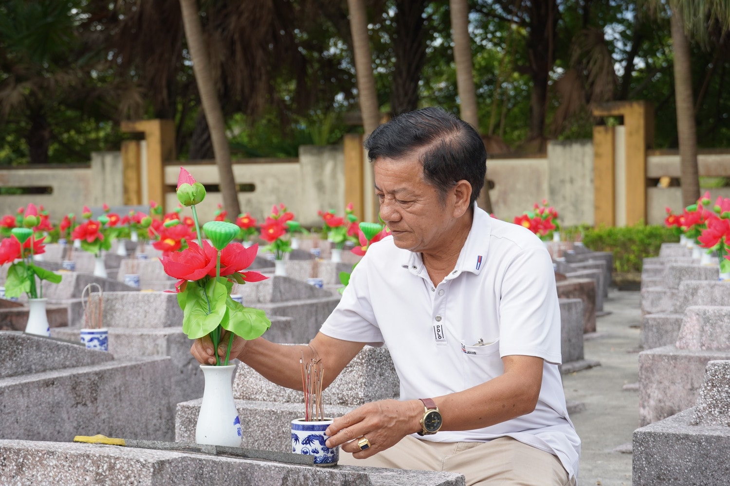 Canh giấc bình yên cho đồng đội -0