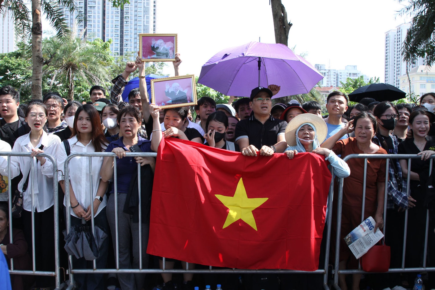 Dòng người xúc động tiễn biệt Tổng Bí thư Nguyễn Phú Trọng về nơi an nghỉ cuối cùng -0