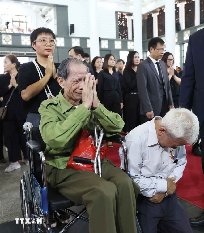 Người dân cả nước thương tiếc nhà lãnh đạo tài năng, đức độ -0