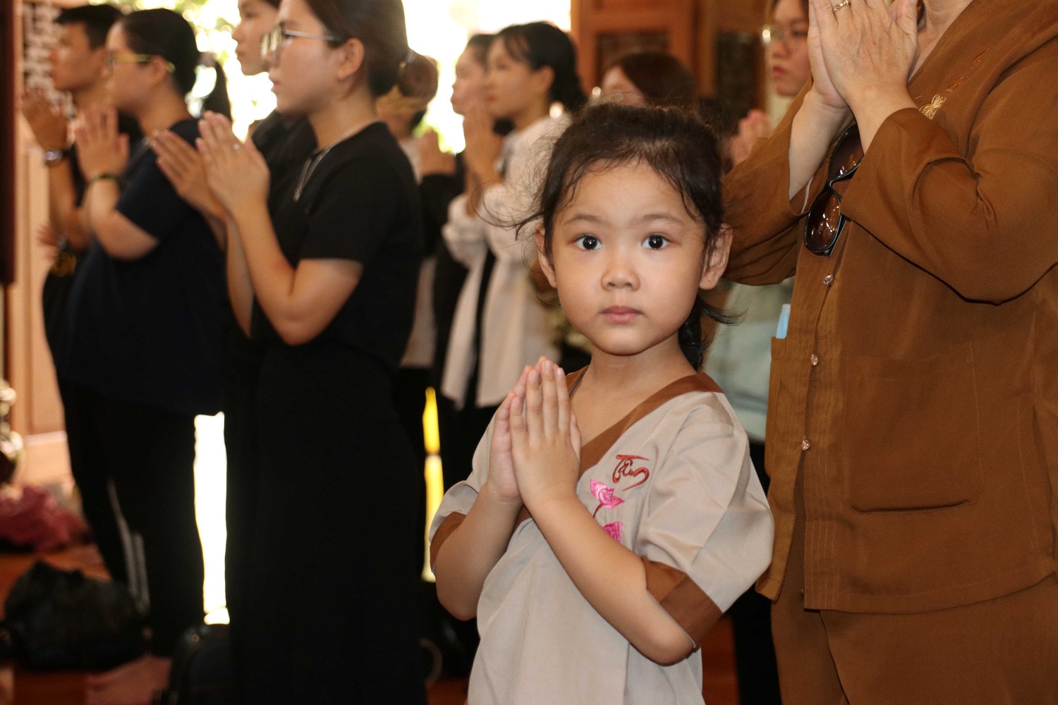Người dân Khánh Hòa trước di ảnh Tổng Bí thư Nguyễn Phú Trọng -0