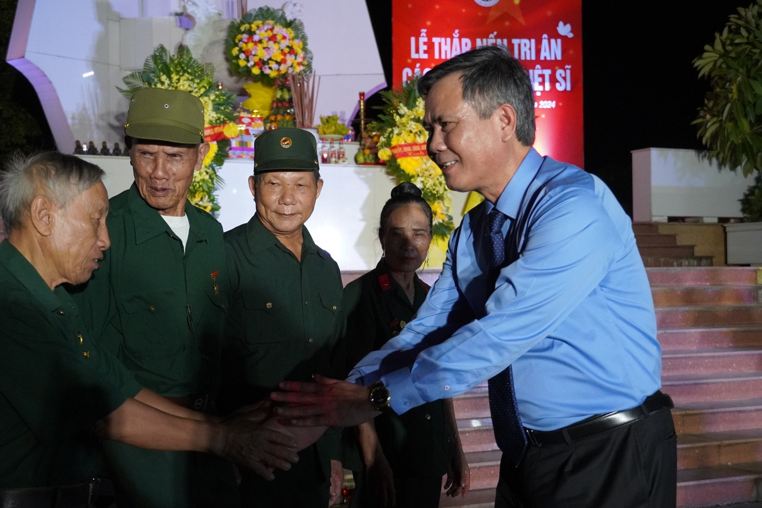Quảng Bình: Thắp nến tri ân các anh hùng liệt sĩ -0