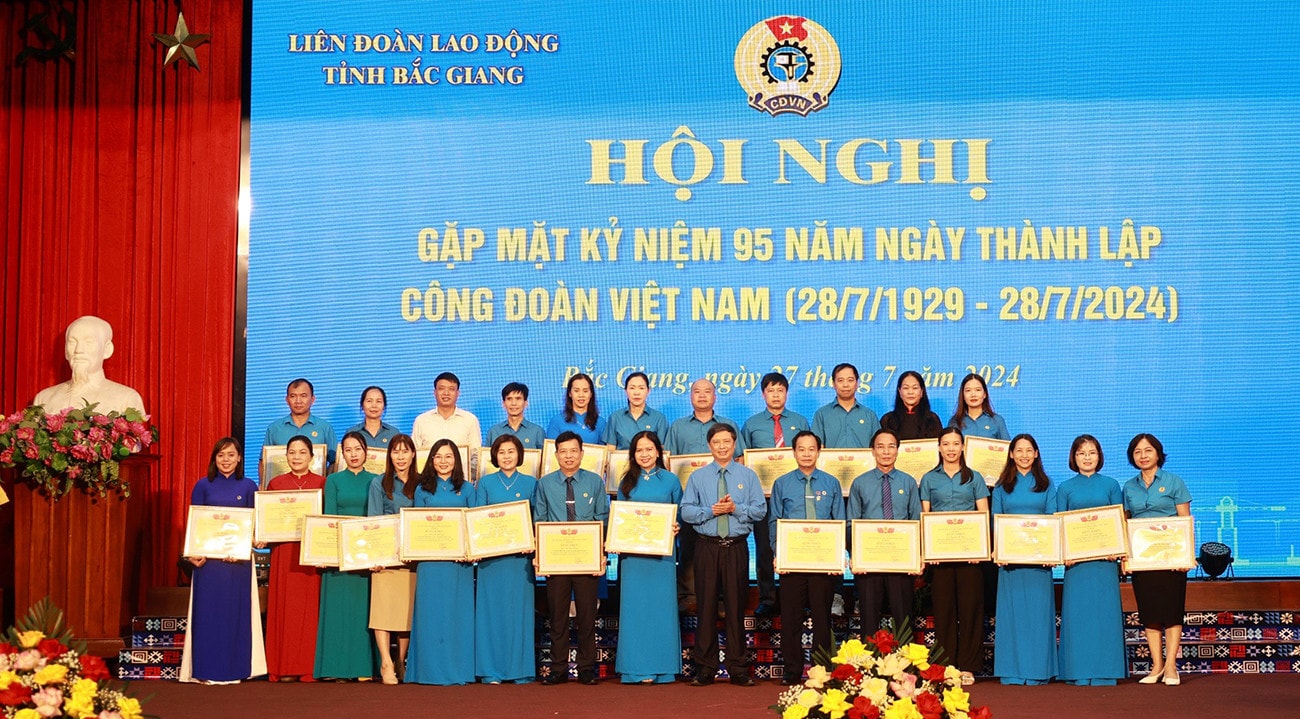 Bắc Giang: Gặp mặt kỷ niệm 95 năm Ngày thành lập Công đoàn Việt Nam -0