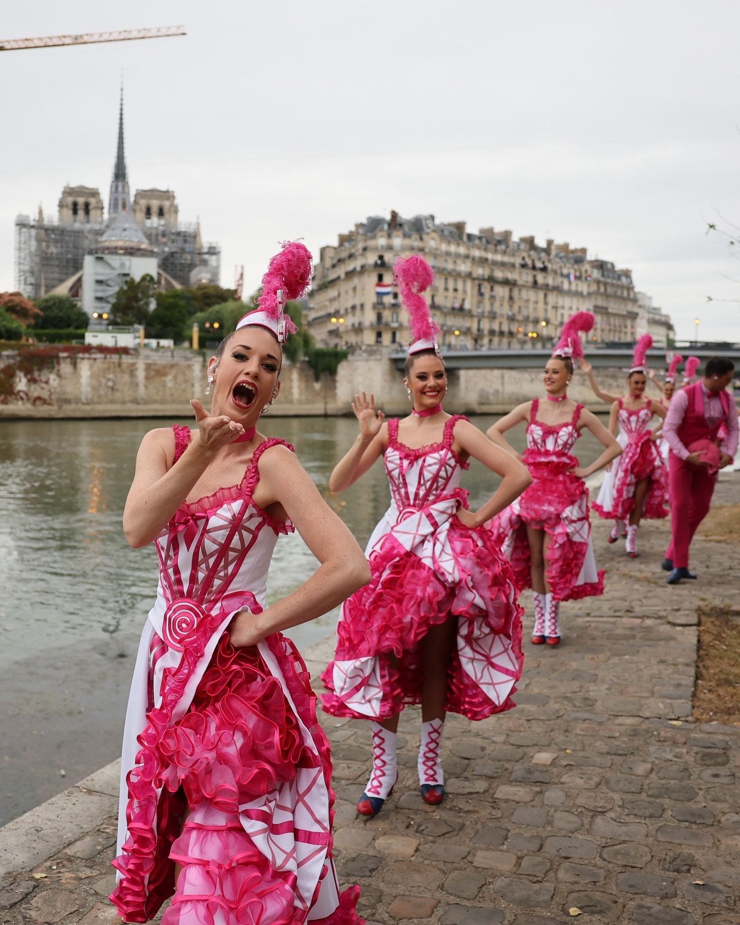 Những hình ảnh ấn tượng trong Lễ khai mạc Olympic Paris 2024 -6