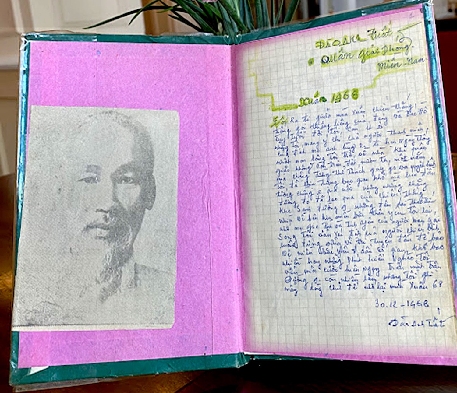 Đi tìm chủ nhân cuốn sổ màu xanh -0