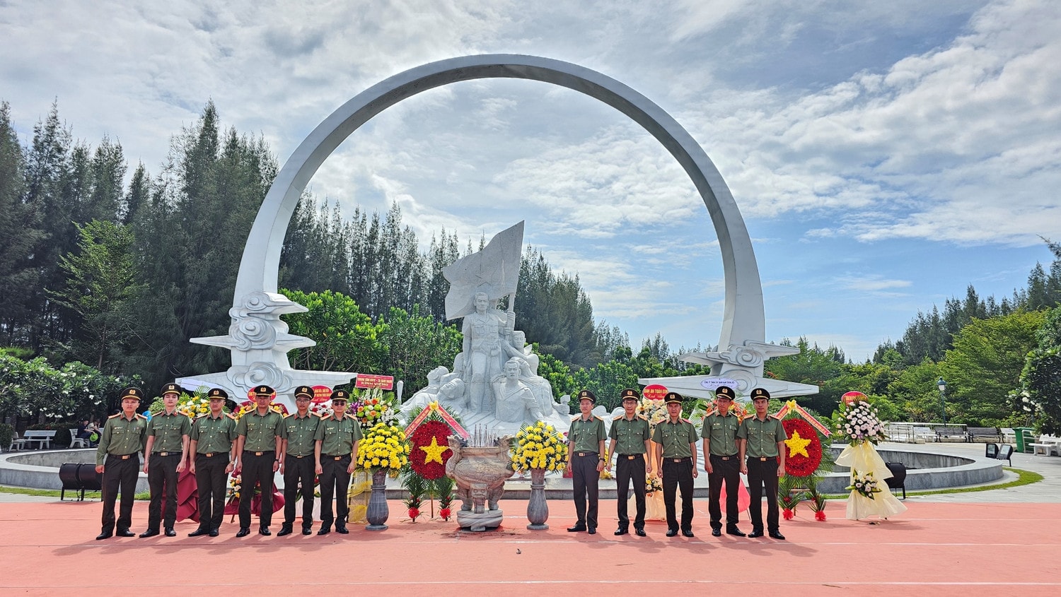 Tưởng niệm 64 chiến sĩ Hải quân nằm lại ở Gạc Ma -0