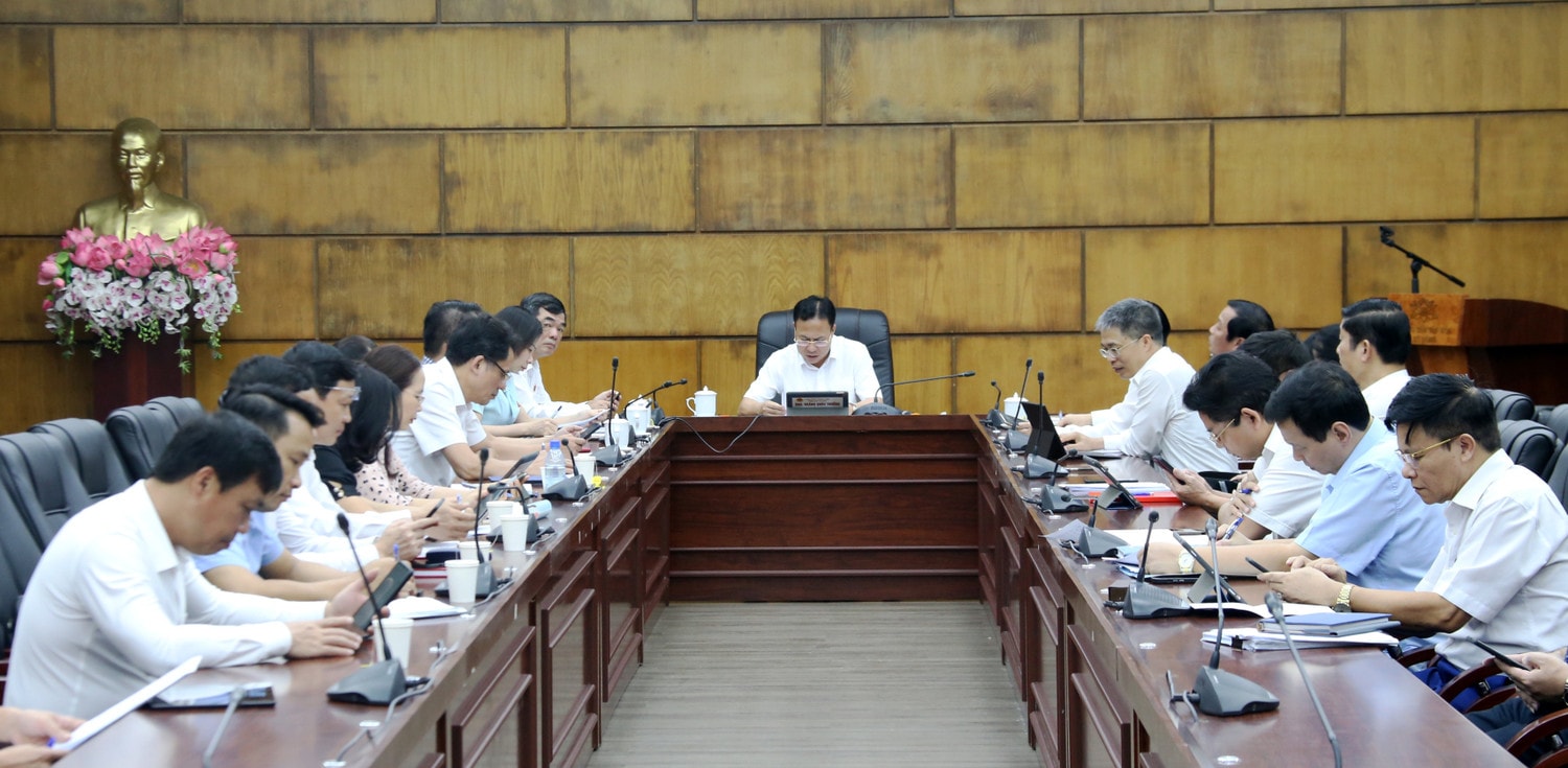 Các đại biểu HĐND tỉnh Hải Dương thảo luận tại tổ 
