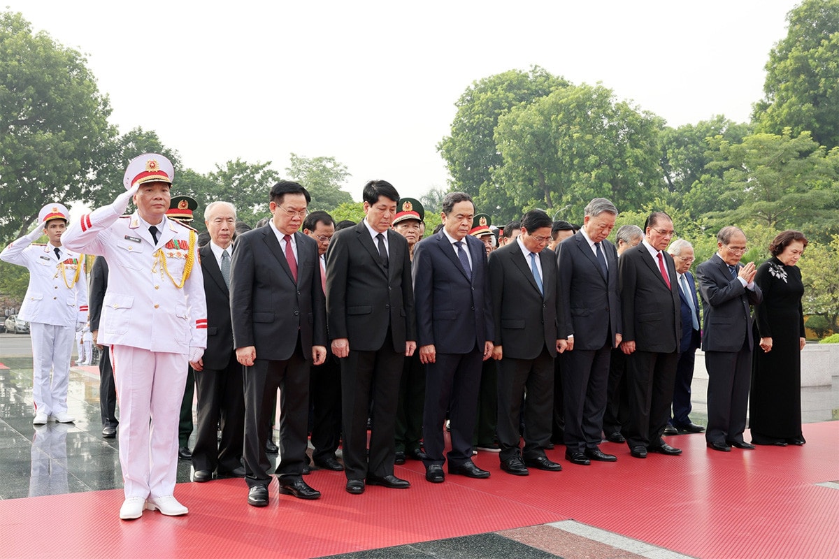 Ngày Thương binh - Liệt sỹ 27/7: Lãnh đạo Đảng, Nhà nước tưởng niệm các Anh hùng liệt sỹ và vào Lăng viếng Chủ tịch Hồ Chí Minh -0