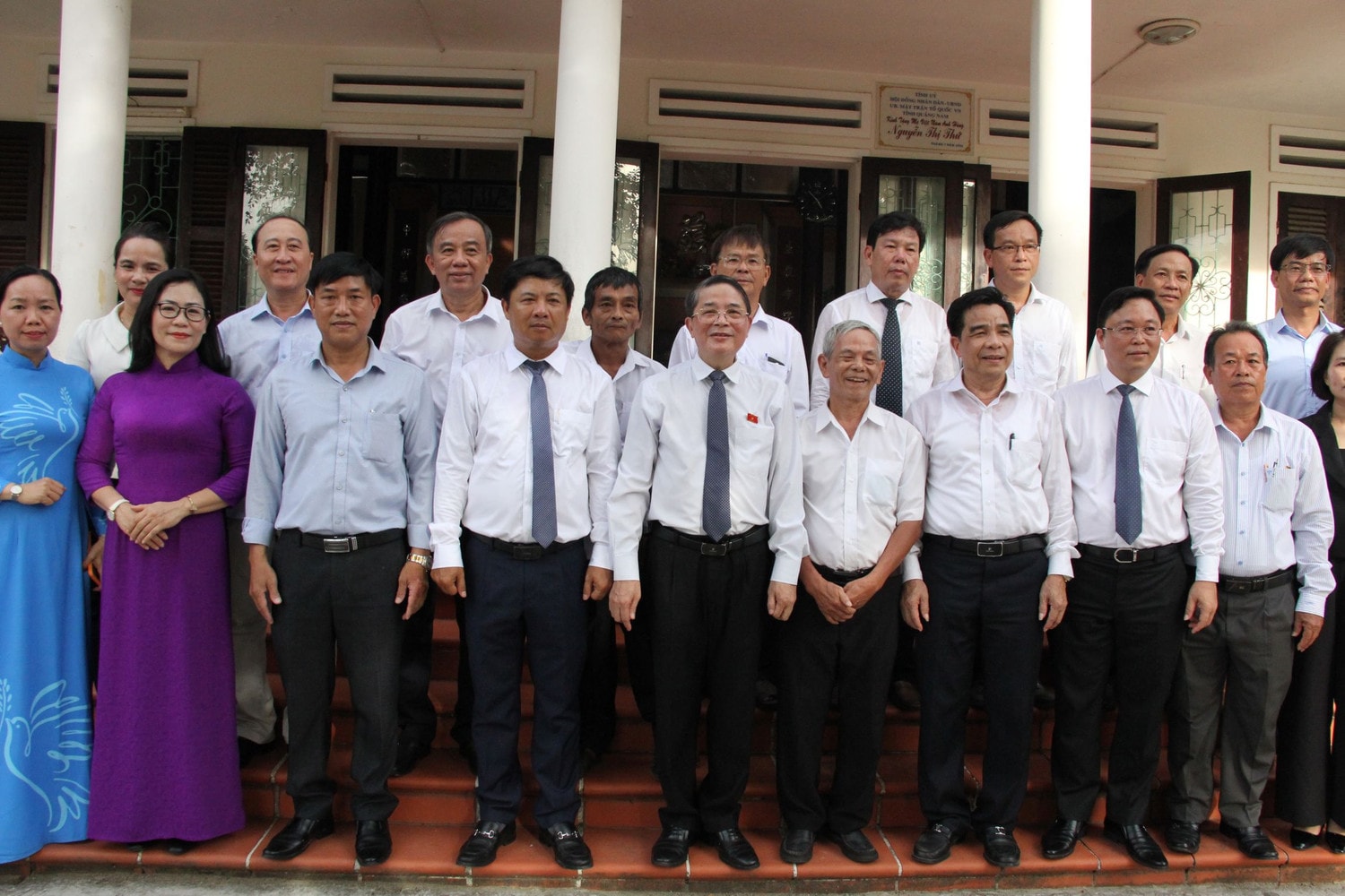 Phó Chủ tịch Quốc hội Nguyễn Đức Hải cùng Đoàn chụp ảnh lưu niệm với thân nhân, gia đỉnh Mẹ Việt Nam Anh hùng Nguyễn Thị Thứ Phó Chủ tịch Quốc hội Nguyễn Đức Hải tri ân các anh hùng liệt sĩ, thăm nhà lưu niệm mẹ VNAH Nguyễn Thị Thứ