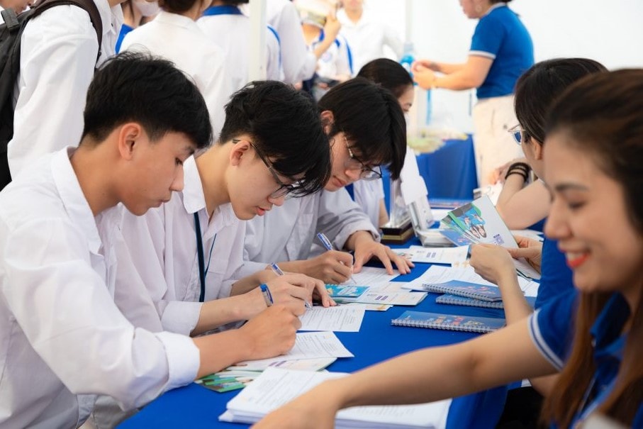 Thêm trường đại học công bố cấp học bổng tri ân dành cho con cháu liệt sĩ và thương binh các thời kỳ -0
