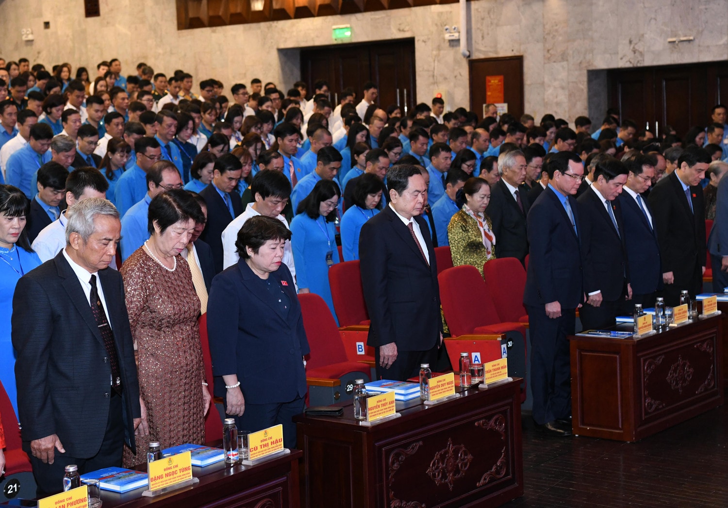 Chủ tịch Quốc hội Trần Thanh Mẫn và các đại biểu mặc niệm Tổng Bí thư Nguyễn Phú Trọng. Ảnh: Lâm Hiển Chủ tịch Quốc hội Trần Thanh Mẫn dự Lễ trao Giải thưởng Nguyễn Văn Linh lần thứ IV -0