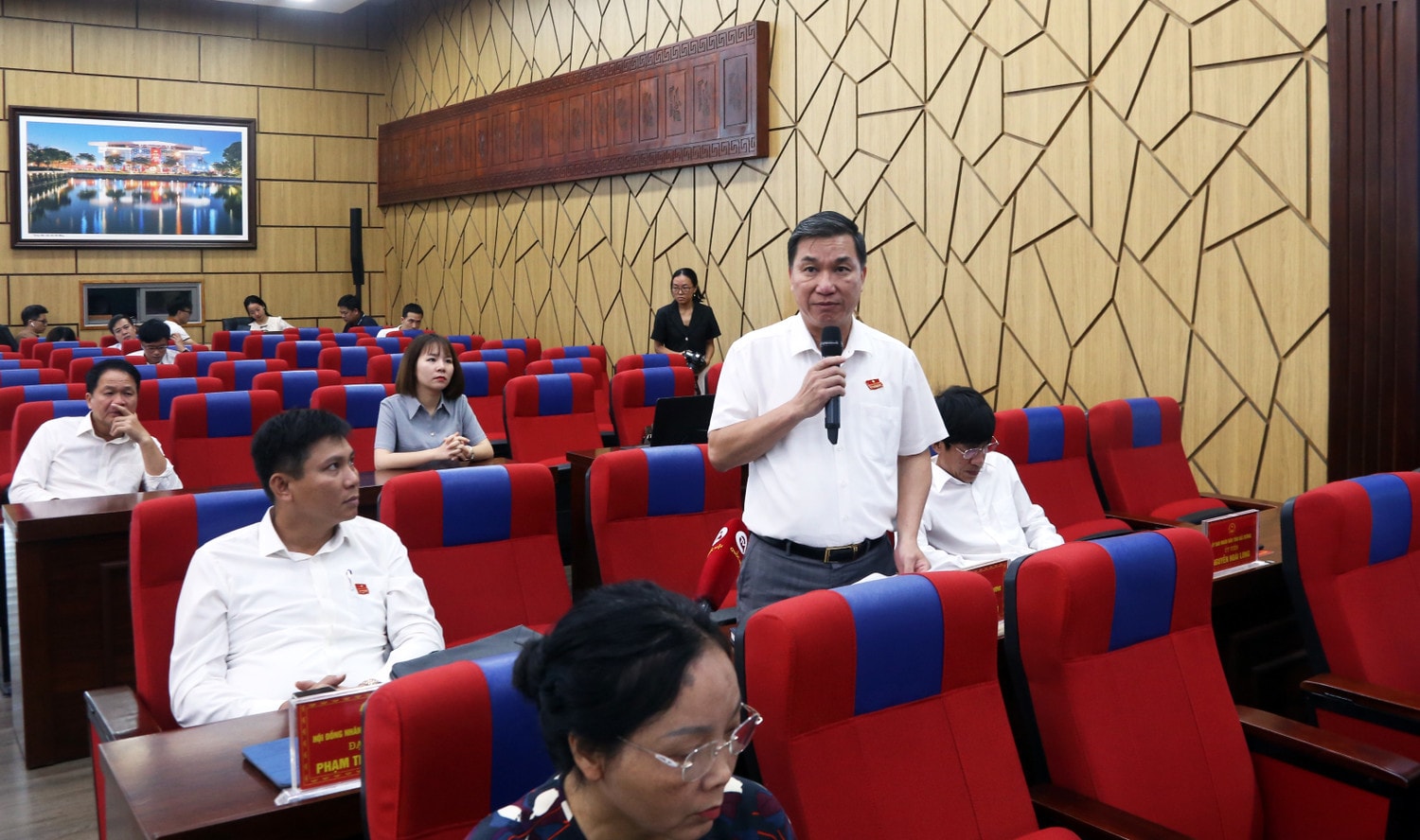 Đại biểu Nguyễn Công Hải tham gia chất vấn