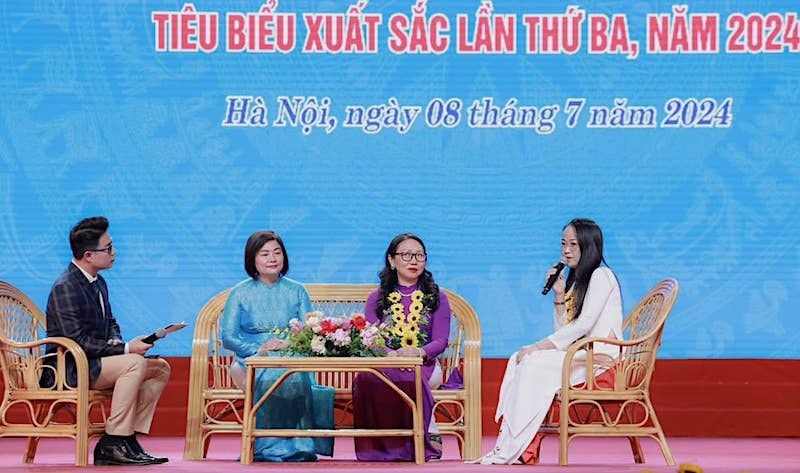 Các nữ công đoàn trao đổi tại Hội nghị gặp mặt cán bộ nữ lãnh đạo chủ chốt công đoàn cấp tỉnh, ngành Trung ương và biểu dương cán bộ nữ công tiêu biểu lần thứ 3 - ẢNH HẢI NGUYỄN