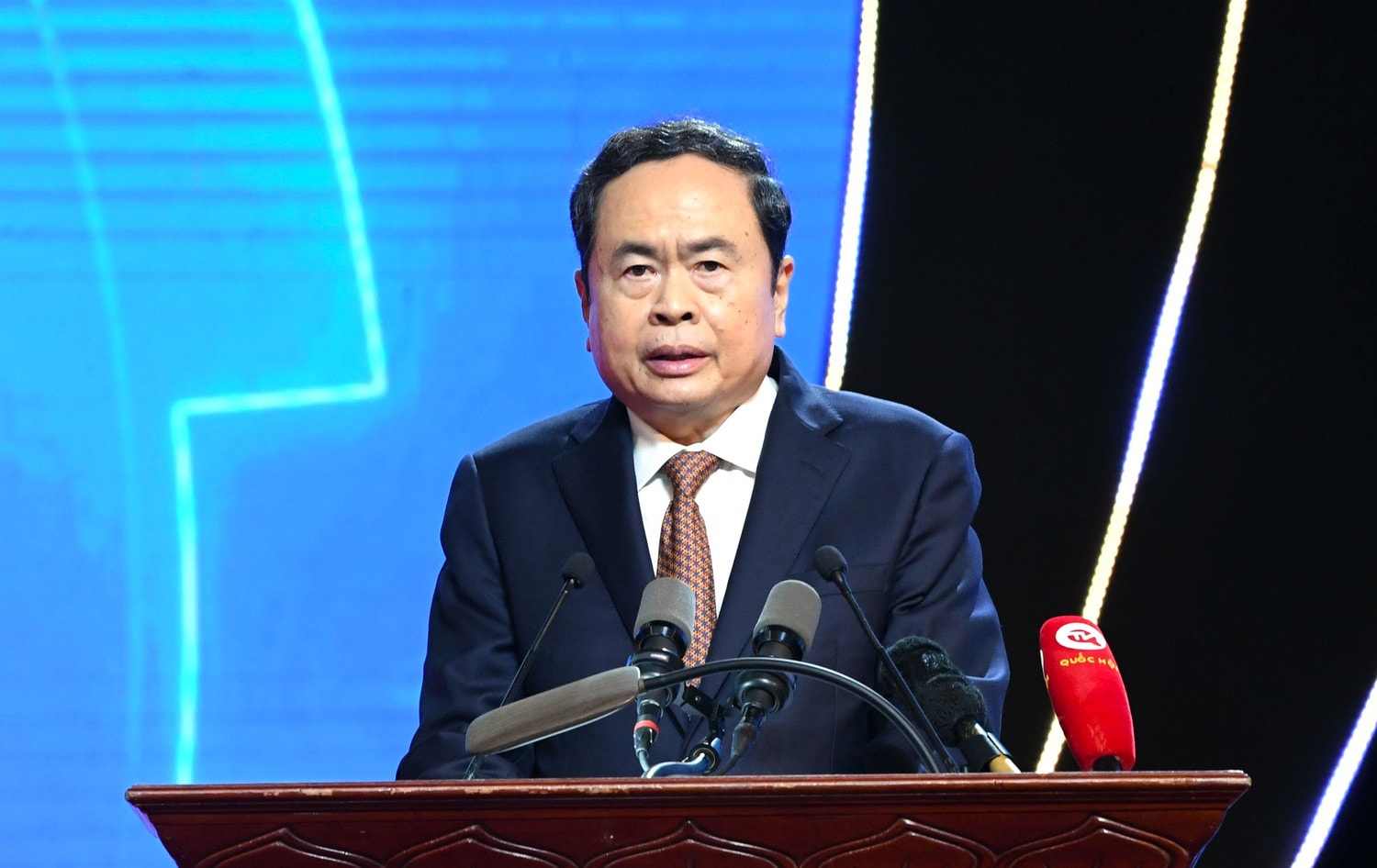 Chủ tịch Quốc hội Trần Thanh Mẫn phát biểu tại buổi lễ. Ảnh: Lâm Hiển Chủ tịch Quốc hội Trần Thanh Mẫn: Đổi mới mạnh mẽ, khẳng định vai trò nòng cốt, trực tiếp của Công đoàn Việt Nam trong xây dựng giai cấp công nhân hiện đại, lớn mạnh -0