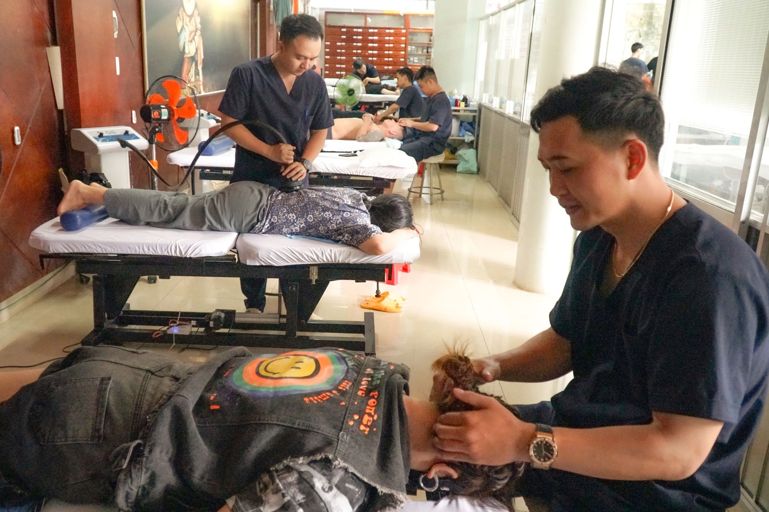 Khoa Y học cổ truyền được rất nhiều người bệnh quan tâm, sử dụng dịch vụ khám, chữa bệnh Phòng khám Đa khoa Hoàn Hảo – Sức khỏe người dân là tiêu chí hàng đầu