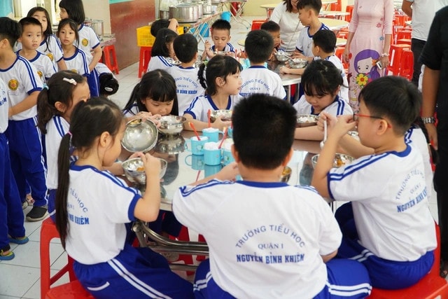 TP. Hồ Chí Minh: Suất ăn bán trú sẽ thu theo thỏa thuận từ năm học mới -0