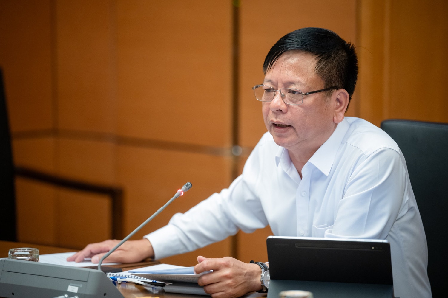 Phó Tổng Thư ký Quốc hội, Phó Chủ nhiệm Ủy ban Pháp luật Nguyễn Trường Giang phát biểu