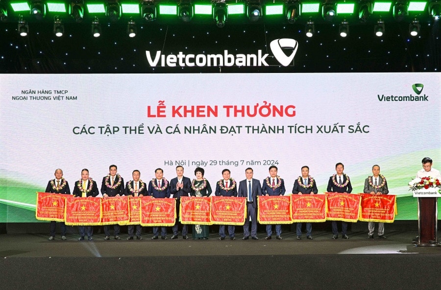 Vietcombank tổ chức Hội nghị công bố các Quyết định về nhân sự cấp cao -0