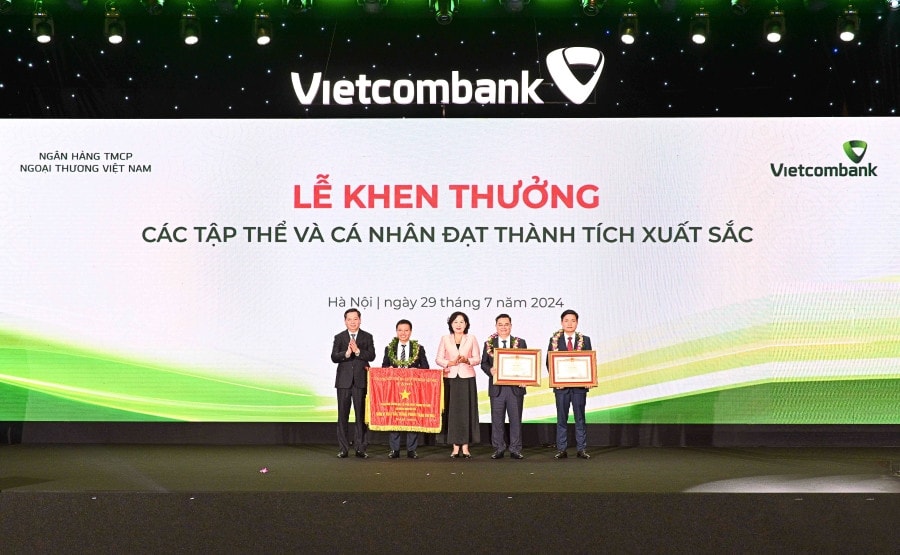 Vietcombank tổ chức Hội nghị công bố các Quyết định về nhân sự cấp cao -0