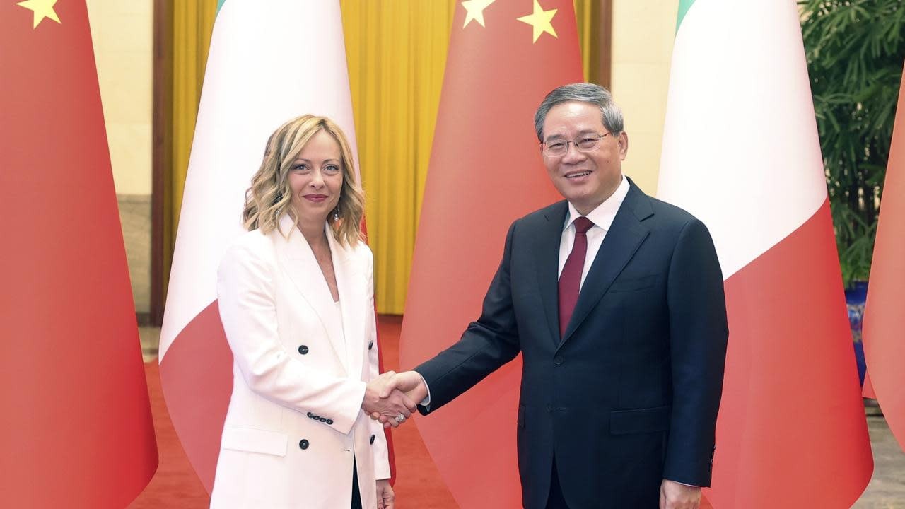 Italy và Trung Quốc ký thoả thuận kinh tế ba năm -0