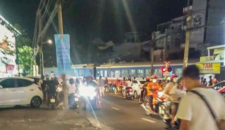Đồng Nai: Khẩn trương điều tra, làm rõ vụ va chạm giữa xe bán tải với tàu hoả khiến 2 người tử vong