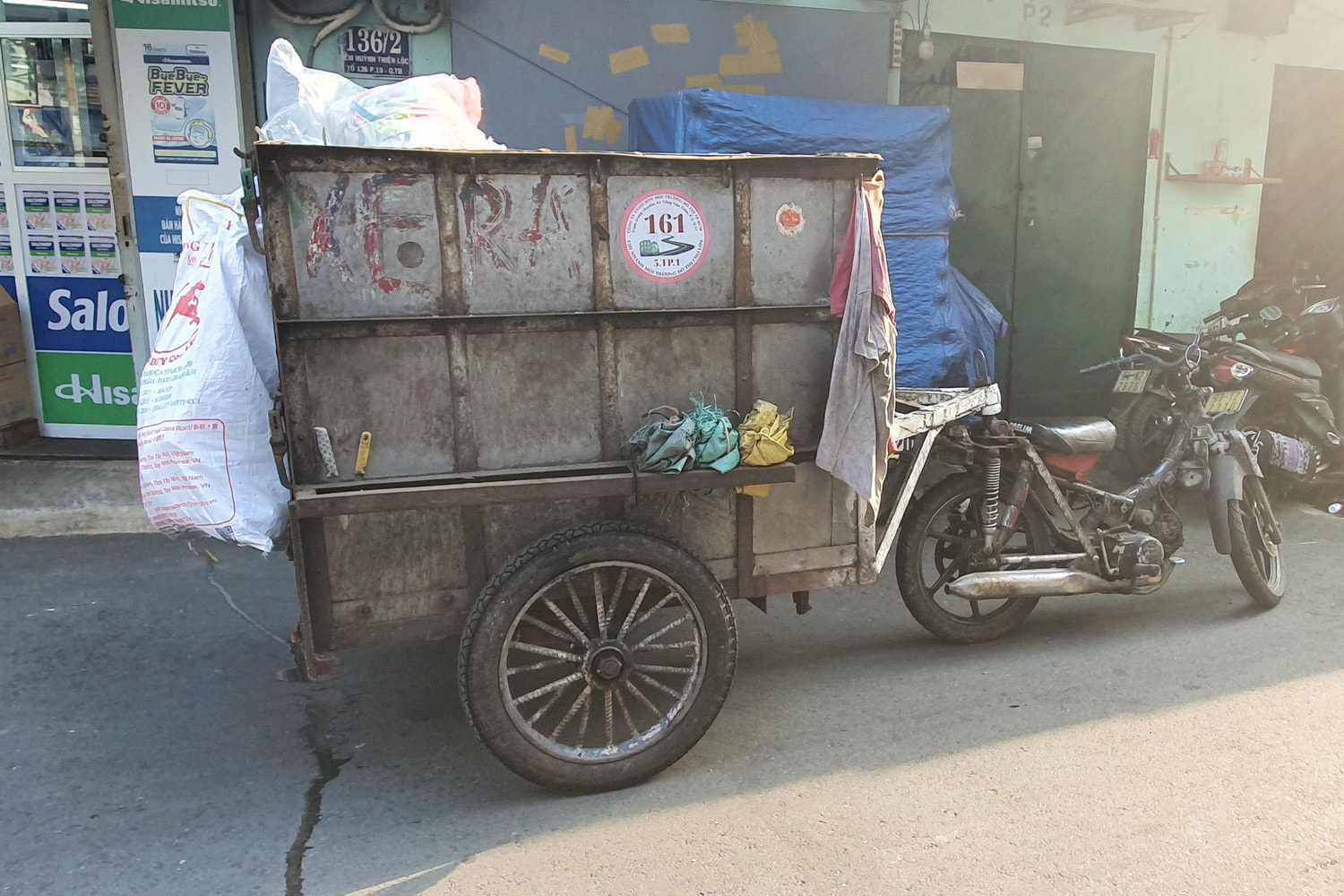 Xe thu gom rác tại quận Tân Phú