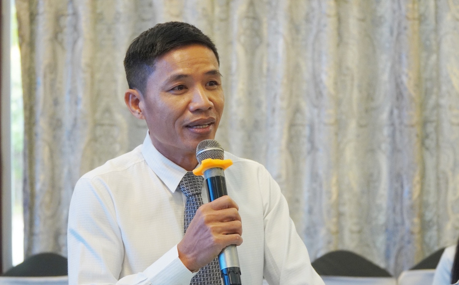 Ông Lê Văn Dương, Chủ tịch Công ty Vietrace 365 (đơn vị thực hiện giải) giới thiệu chi tiết về giải Marathon Cà Mau 2024 - Cúp Petrovietnam. Ảnh: Petrovietnam