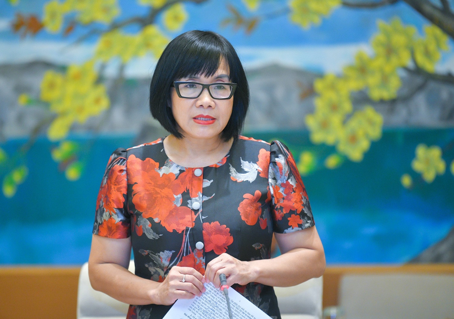 Thứ trưởng Bộ Tư pháp Đặng Hoàng Oanh đóng góp ý kiến vào dự thảo Đề án
