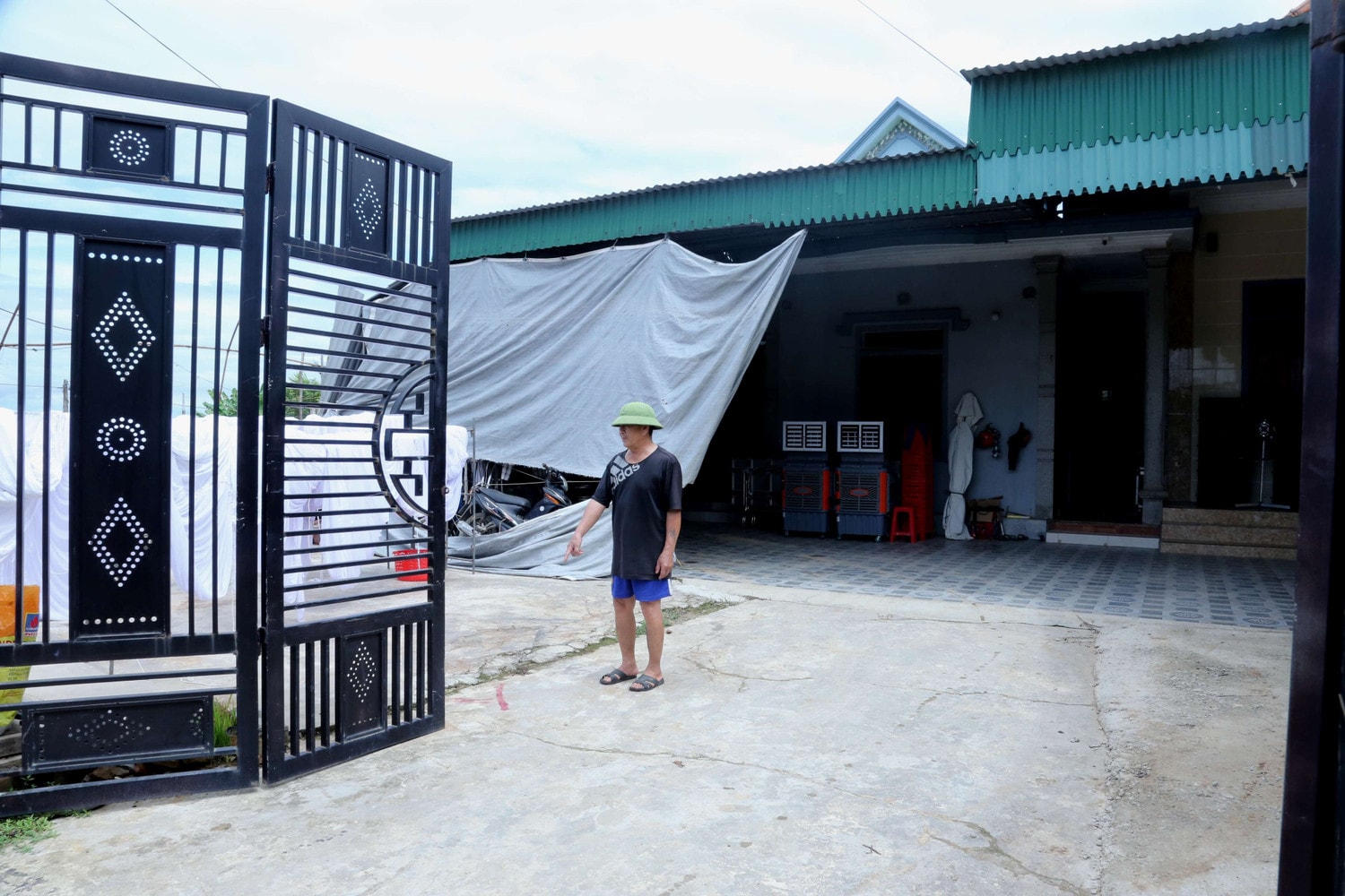 Do chưa thống nhất được phương án đền bù, gia đình ông Sỹ chưa đồng ý ban giao một số tài sản cho chủ đầu tư Cần đảm bảo quyền lợi cho người dân trong việc đền bù dự án cao tốc -0