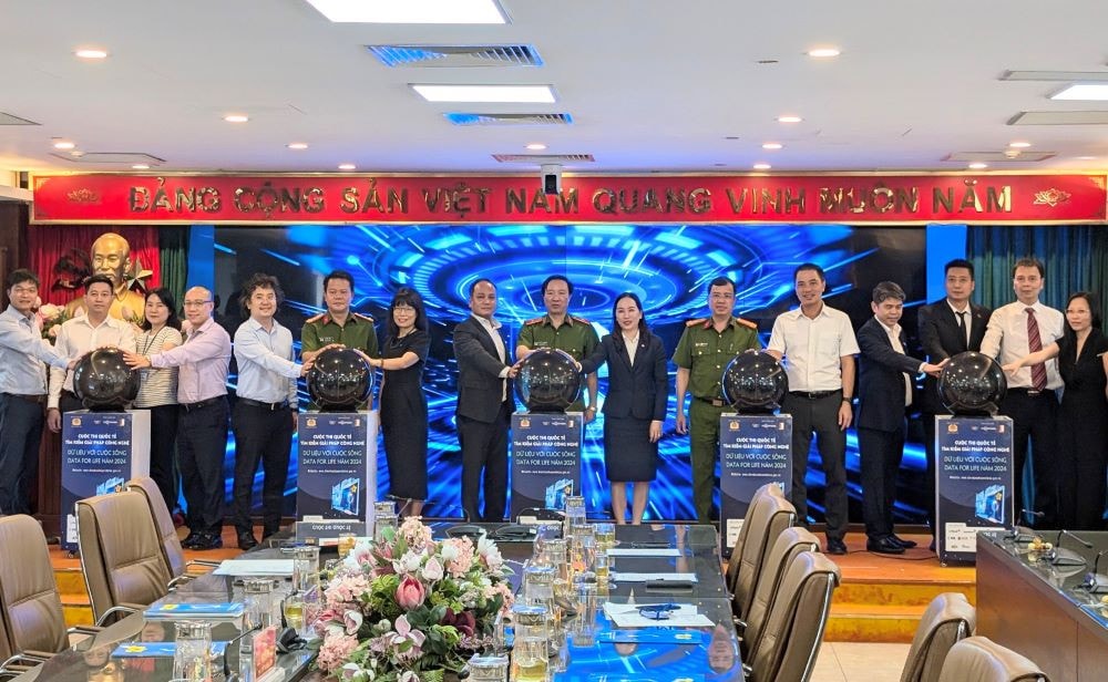 Sáng tạo dữ liệu phục vụ chuyển đổi số quốc gia từ cuộc thi Dữ liệu với cuộc sống 2024 -0